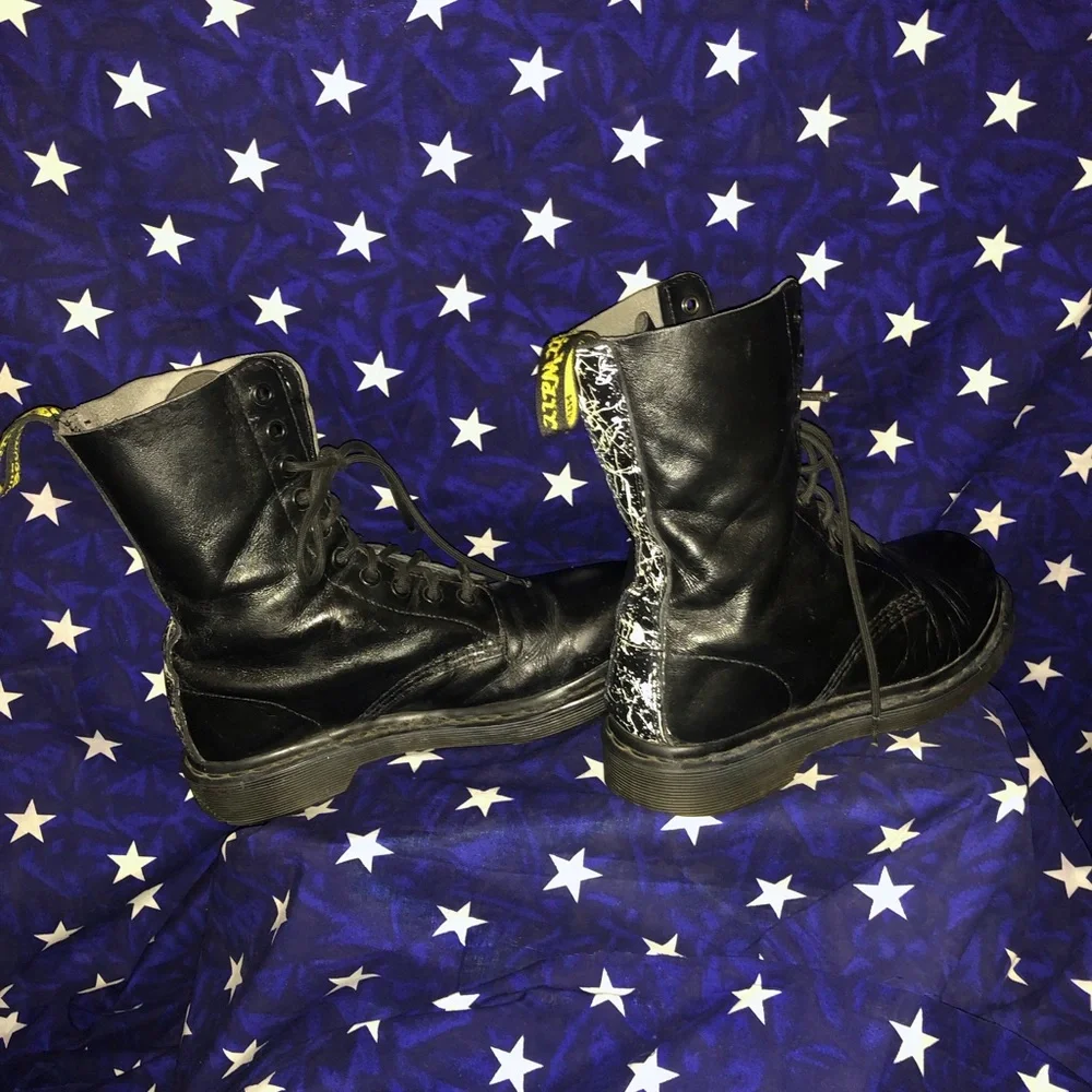 👽 Dr Marten splatter paint back boots size 8 US soft leather SPECIAL $65 BONES - Picture 6 of 7